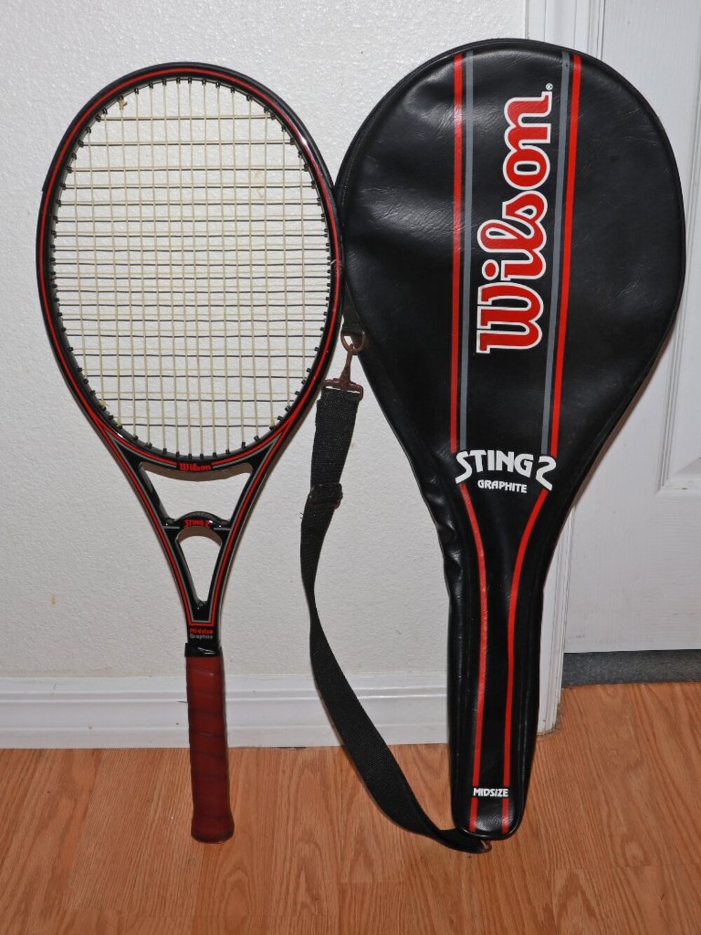 Vintage Wilson Sting 2, Midsize Graphite Tennis Racket 4 1/4 With Cover Case